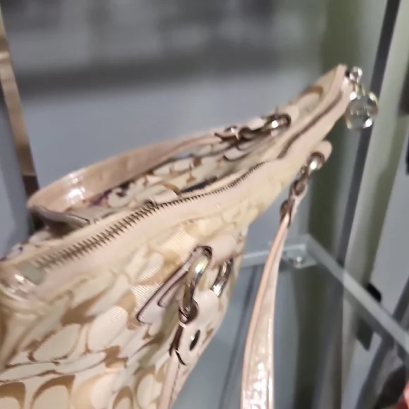 COACH EUC POPPY TOTE AND MATCHING WRISLET BUNDLE - Picture 11 of 16